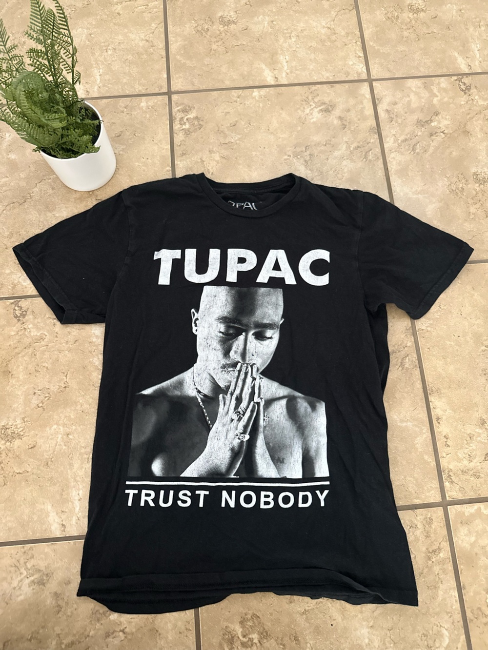 TUPAC GRAPHIC TEE